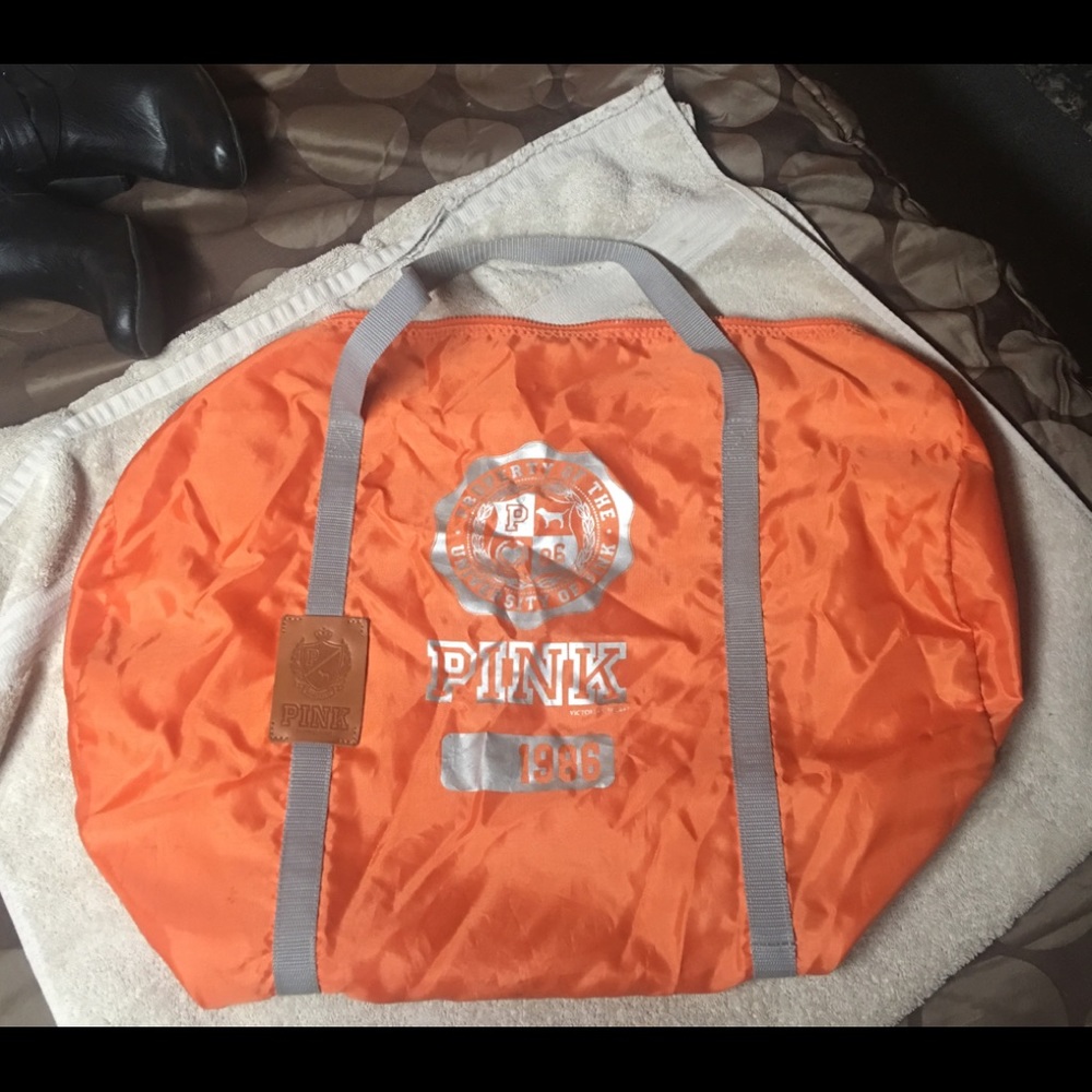🛍🛍V/S Pink campus duffle bag/orange NWOT 🛍🌷😊